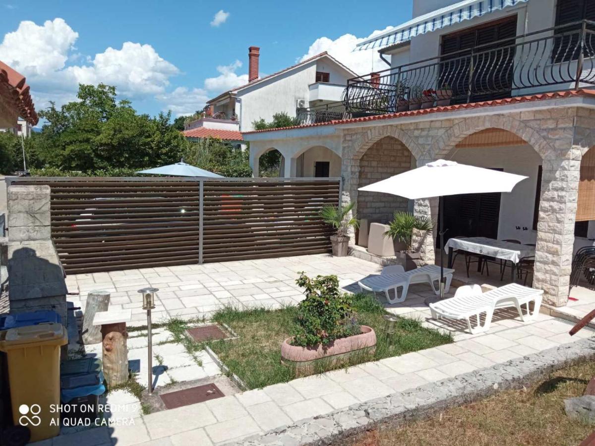 Apartment Verano Njivice Kültér fotó